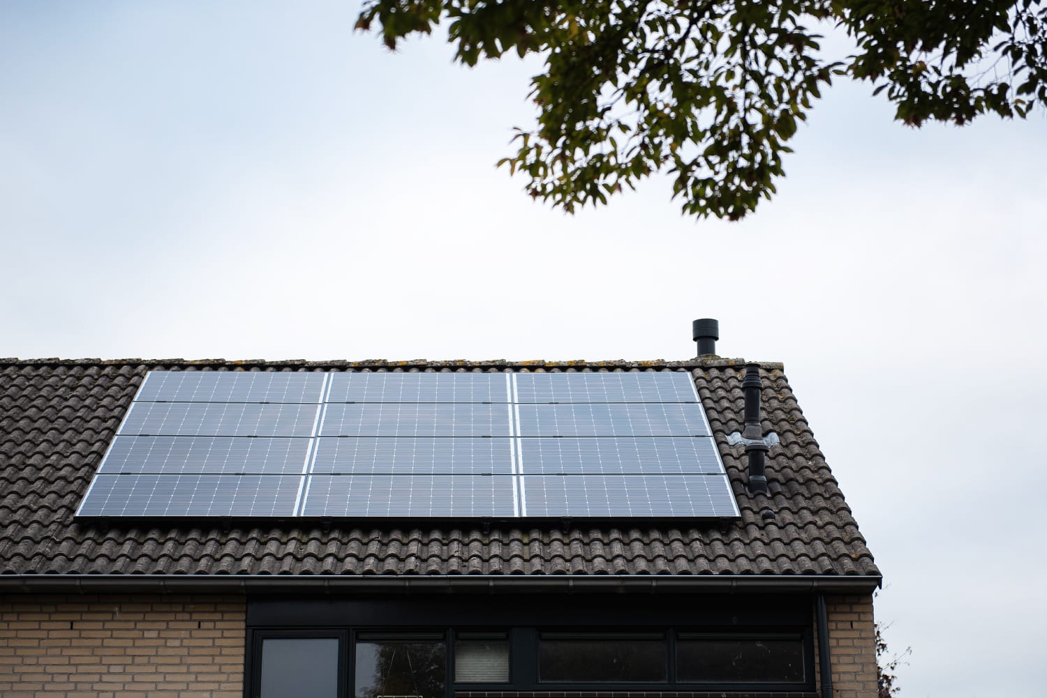 Verwarmingspaneel met fotoprint, heatstrip, bureauwarmer en zonnepanelen - Woonhuis Nijmegen