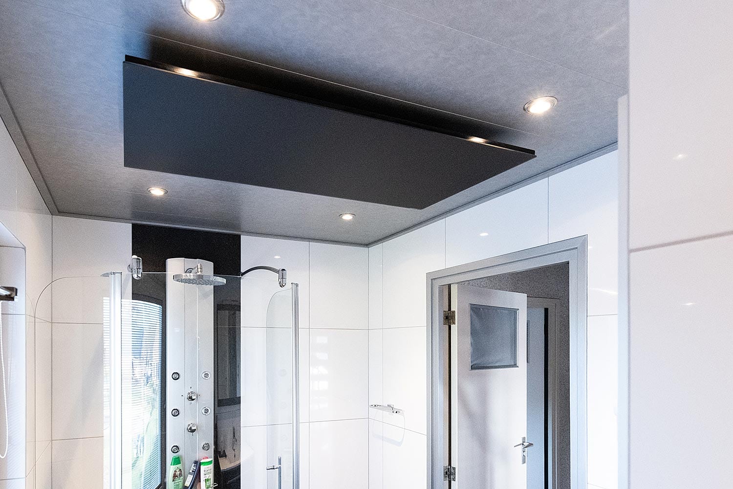 badkamerverwarming in stijlvol mat-zwart -