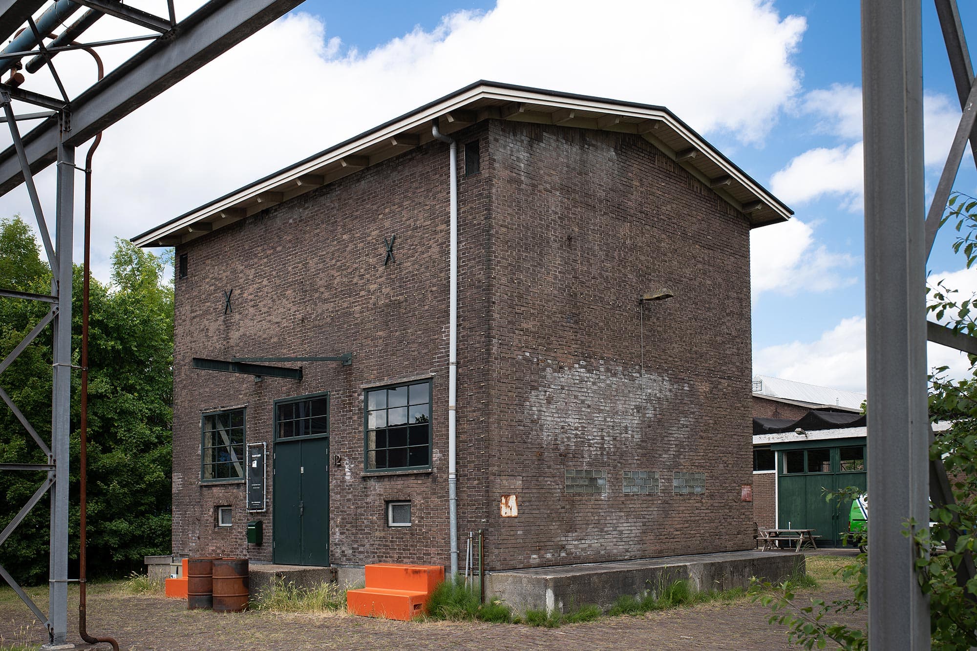 Infrarood heatstrips in voormalige munitiefabriek - Gunpowder Studio, Amsterdam